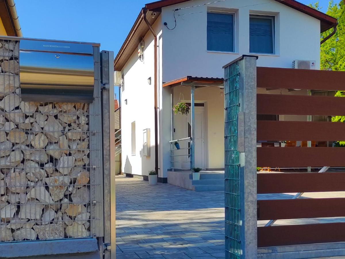 Hajdúszoboszló White Stone Apartman מראה חיצוני תמונה