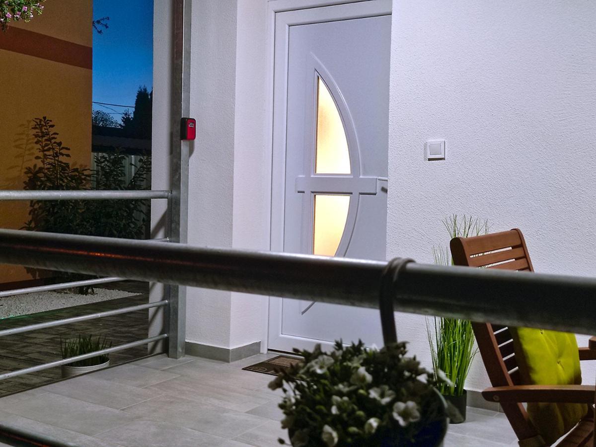 Hajdúszoboszló White Stone Apartman מראה חיצוני תמונה