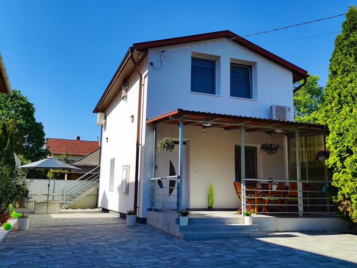 Hajdúszoboszló White Stone Apartman מראה חיצוני תמונה