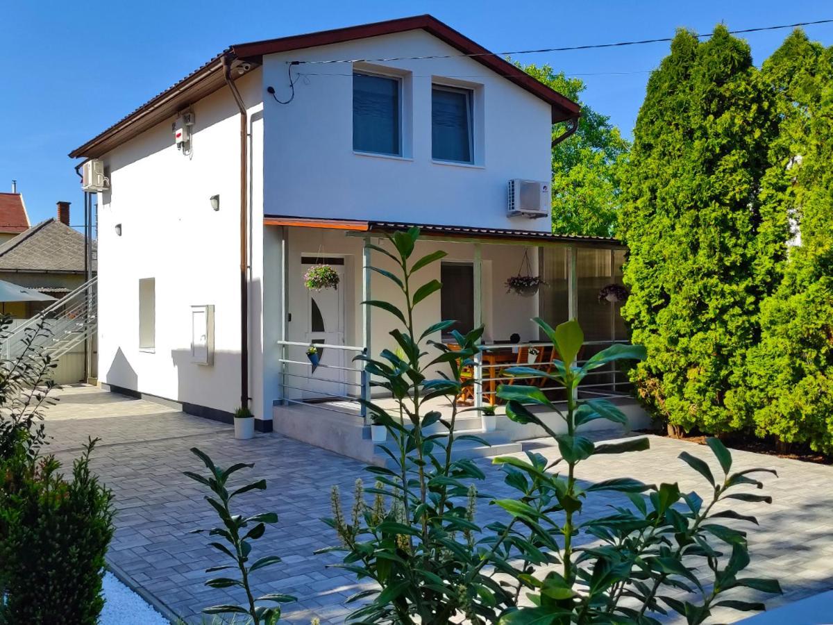 Hajdúszoboszló White Stone Apartman מראה חיצוני תמונה