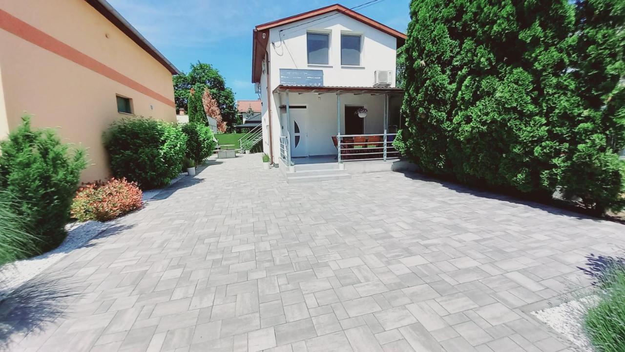 Hajdúszoboszló White Stone Apartman מראה חיצוני תמונה