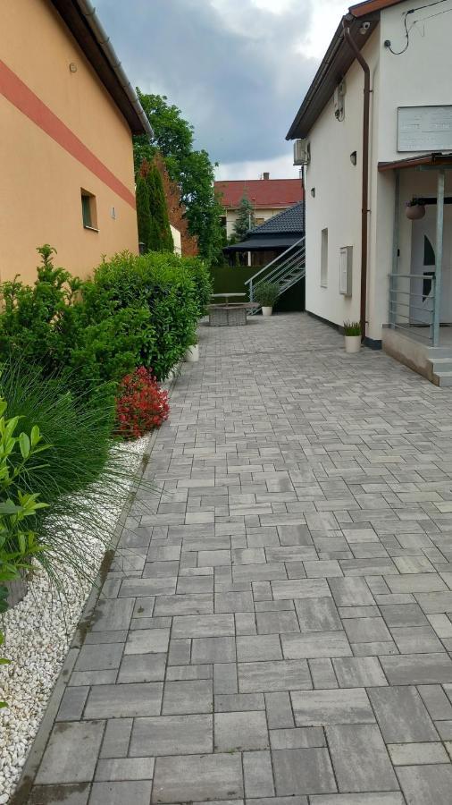 Hajdúszoboszló White Stone Apartman מראה חיצוני תמונה