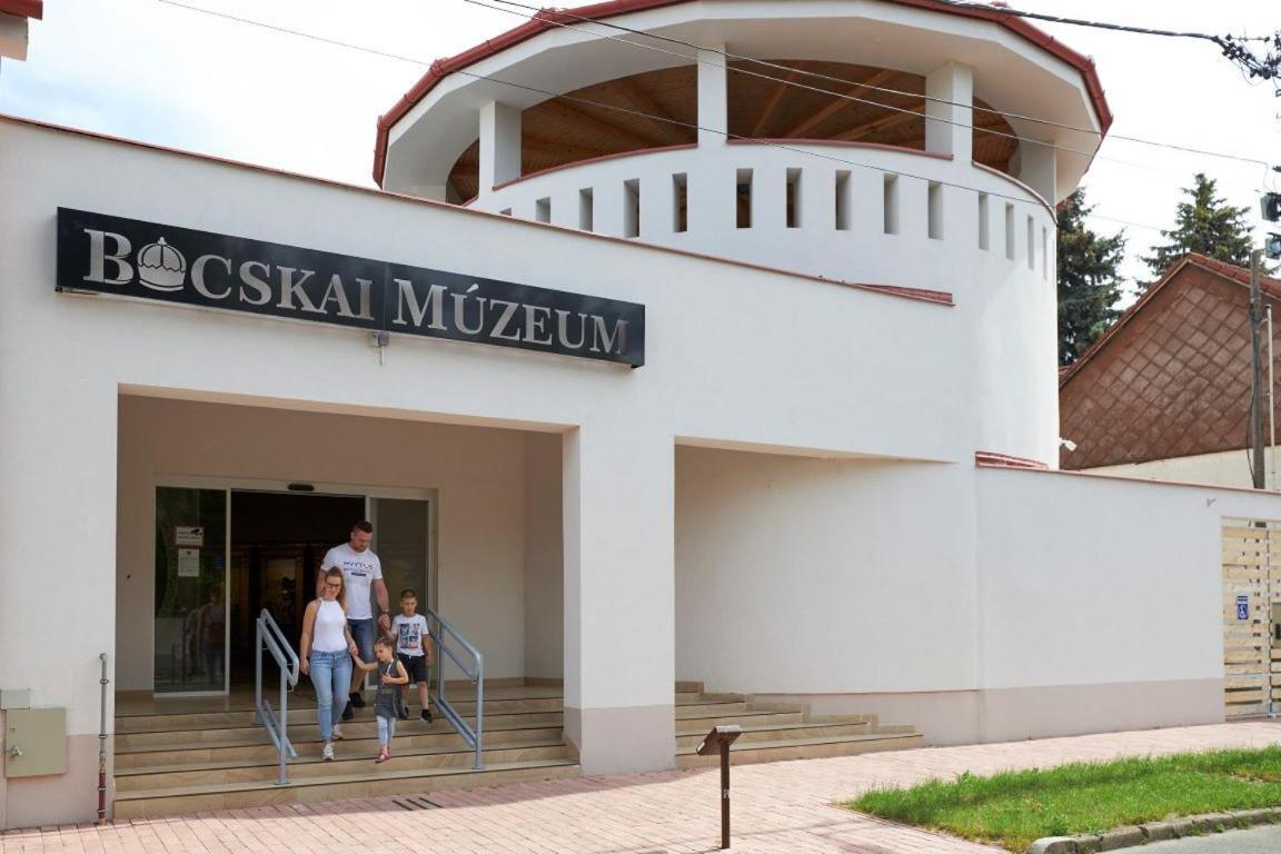 Hajdúszoboszló White Stone Apartman מראה חיצוני תמונה